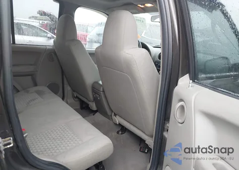 2005 Jeep Liberty Sport из США, поврежденный, VIN 1J4GL48K25W716061